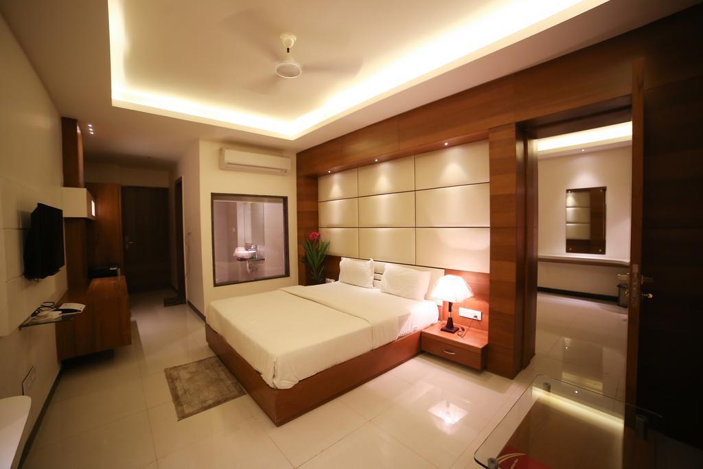 Meghdoot Hotel & Resort Ujjain Ngoại thất bức ảnh