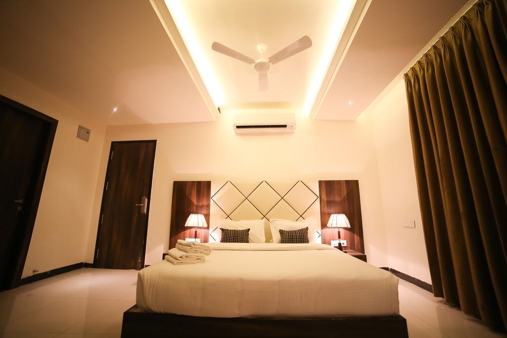 Meghdoot Hotel & Resort Ujjain Ngoại thất bức ảnh