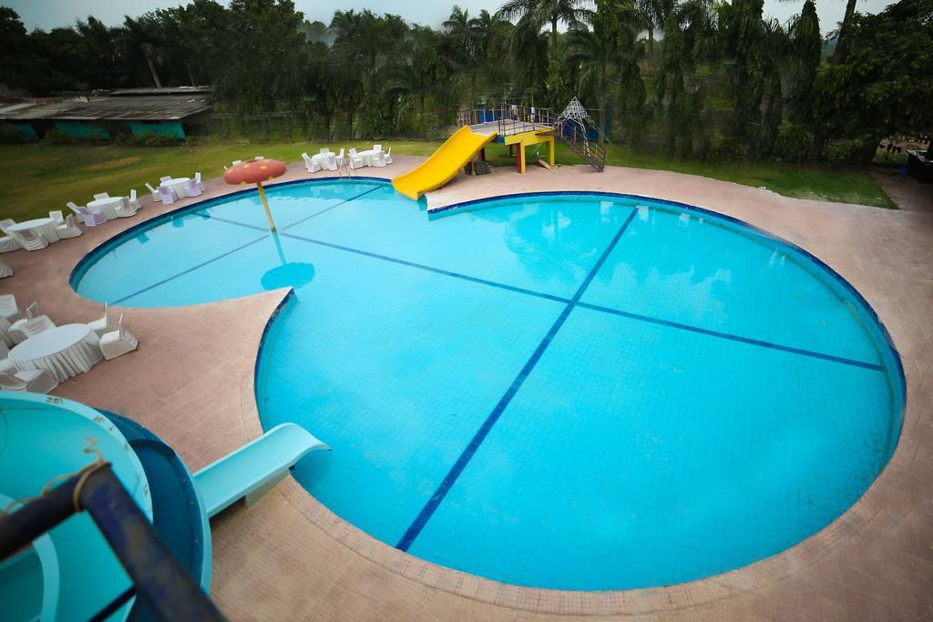 Meghdoot Hotel & Resort Ujjain Ngoại thất bức ảnh