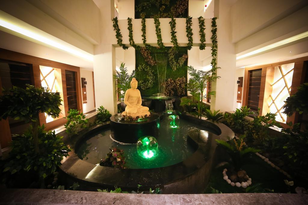Meghdoot Hotel & Resort Ujjain Ngoại thất bức ảnh